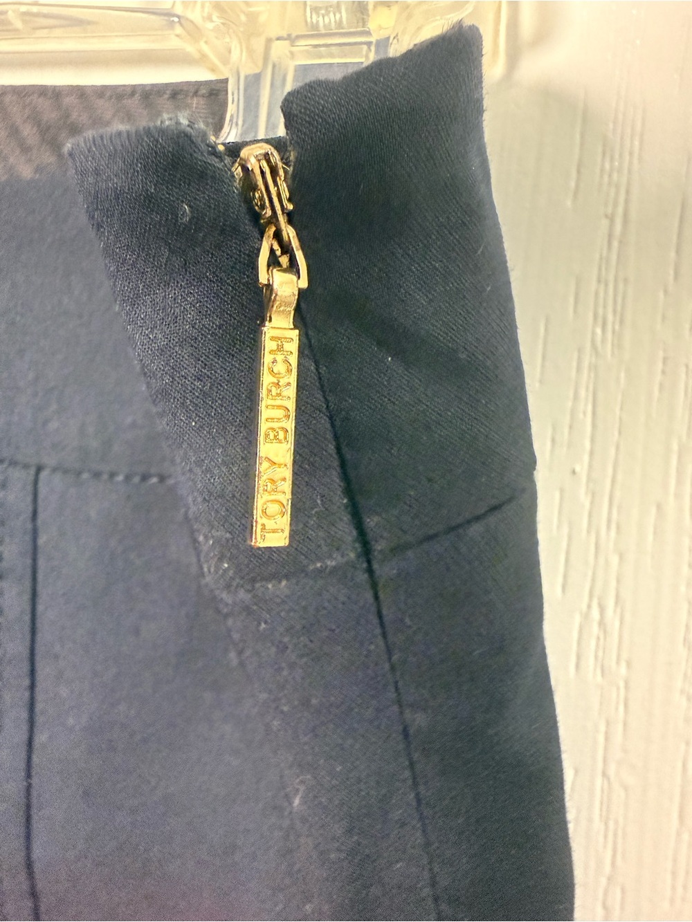 Tory Burch Black Slim Straight Leg Stretch Pants Gold Logo Size 2 - Picture 6 of 12